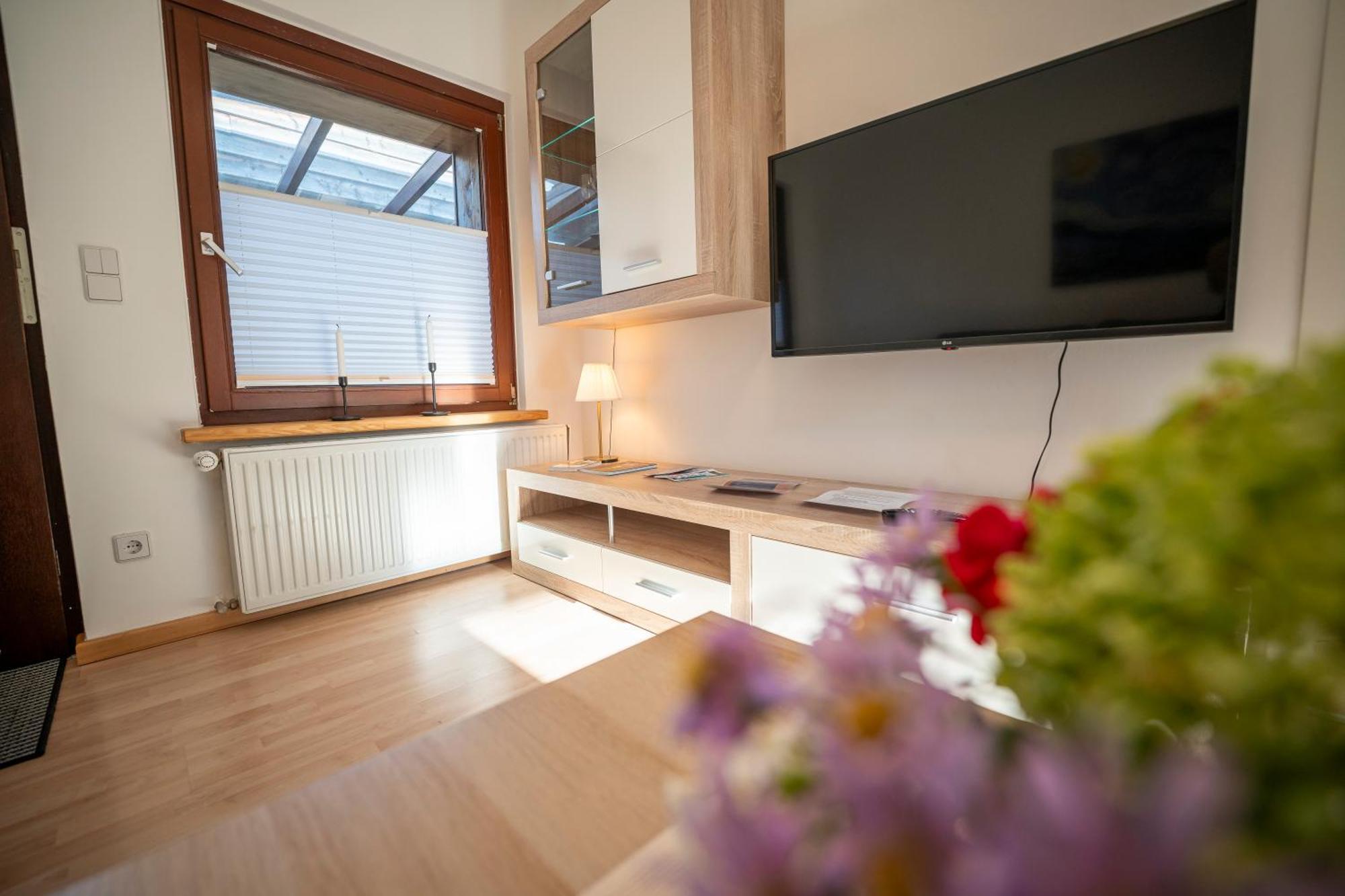 Ferienwohnung Haus Unterm Mammutbaum - Elberadweg Magdeburg Exterior foto